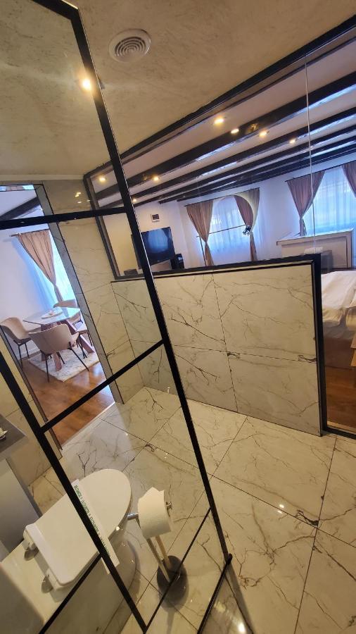 Flux Studios Apart 2 Oradea Eksteriør bilde